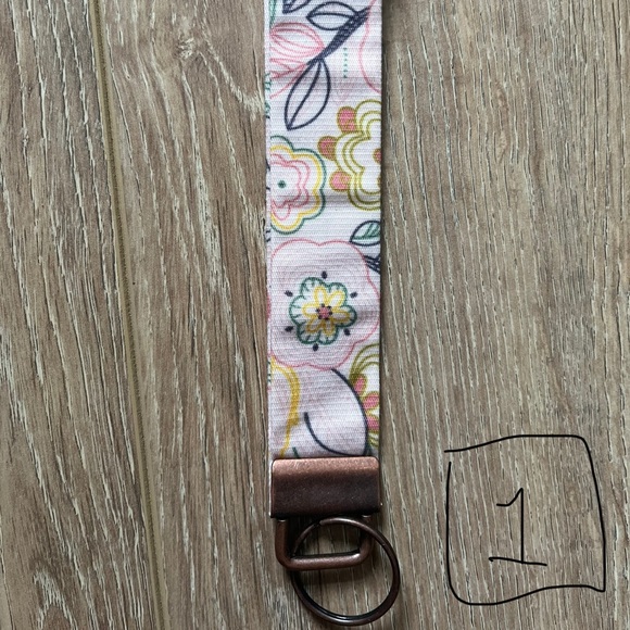 Floral key chains - Picture 2 of 3